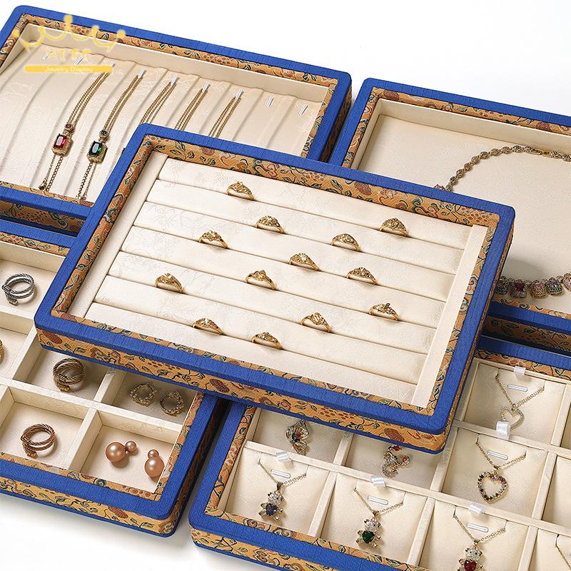 Vintage Schmuck-Präsentationst – Vintage Collectible Accessories Bewertung und Preis